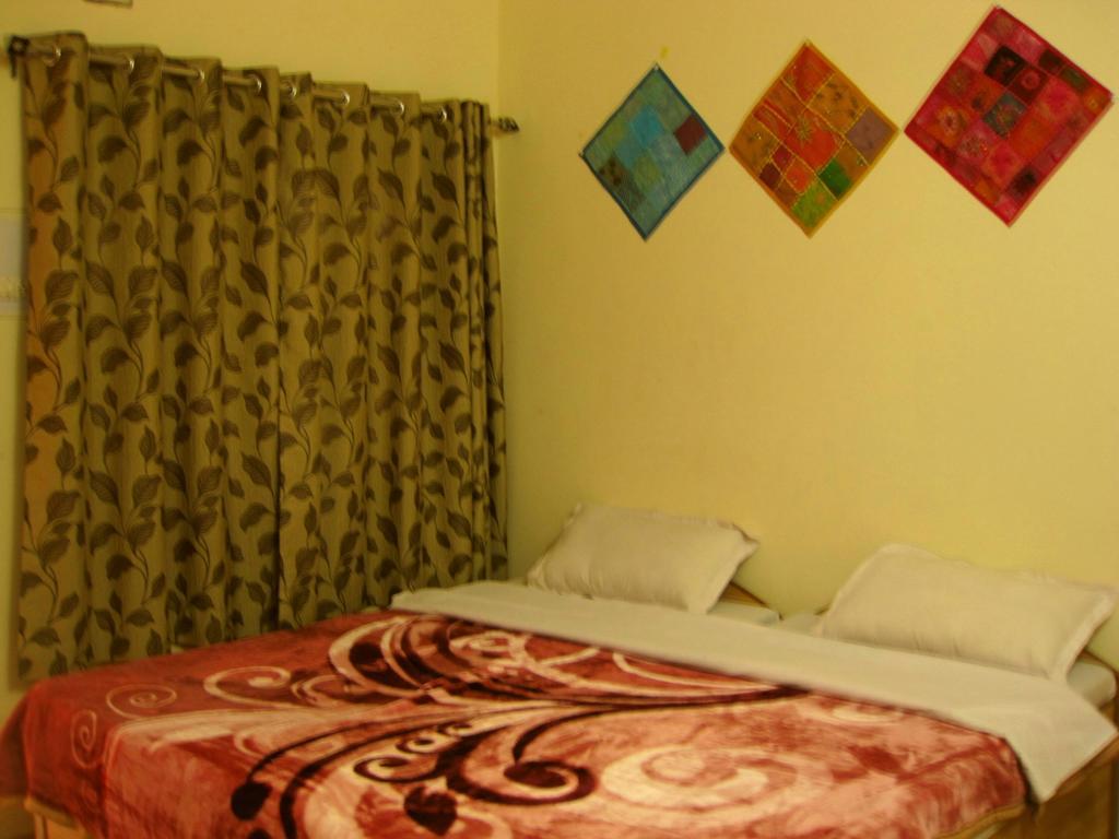 Bona Cafe Restaurant & Sala Guest House Varanasi Oda fotoğraf