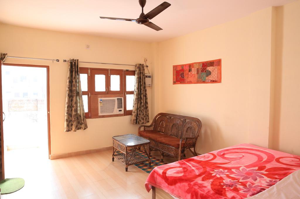 Bona Cafe Restaurant & Sala Guest House Varanasi Oda fotoğraf